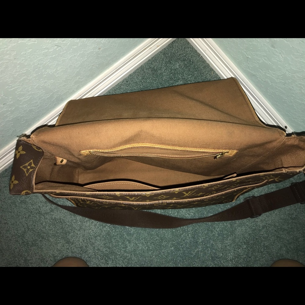 Louis Vuitton Messanger Bag
